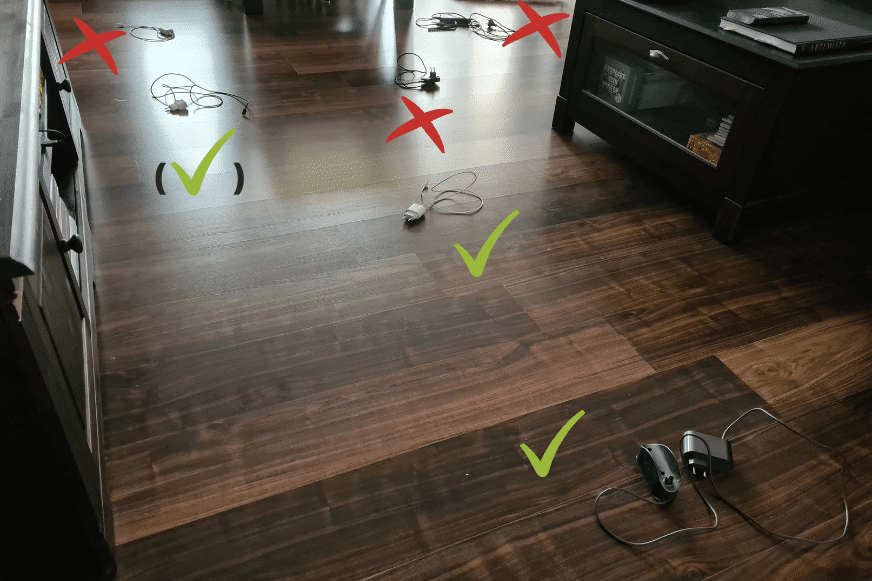 Ecovacs Deebot X1 Turbo beim Objekterkennungstest von ausgerollten Kabeln